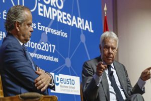 El expresidente Felipe González ha señalado que está "preocupadísimo" ante la situación política en Cataluña y el desafío independentista catalán.