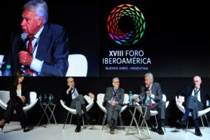 Felipe González en el XVIII Foro Iberoamérica habla con el diario Clarín sobre la huida de Carles Puigdemont.