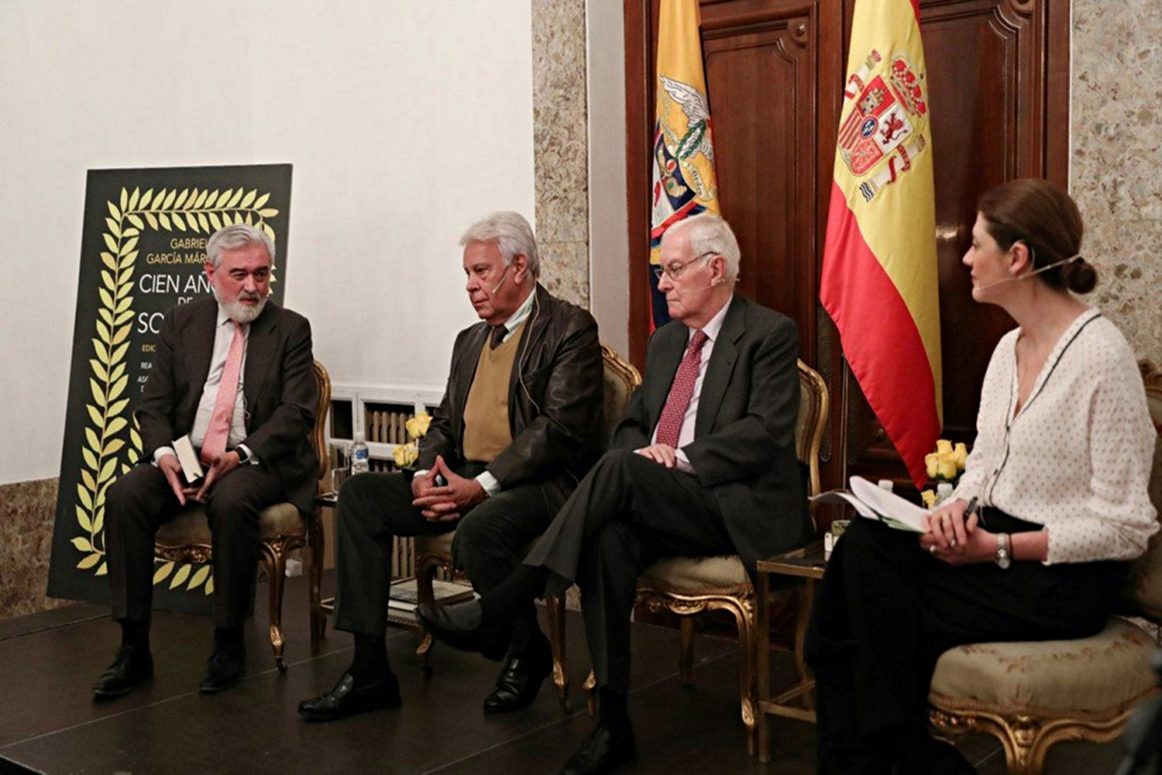 Felipe González recuerda a su amigo Gabriel García Márquez en la presentación de la reedición conmemorativa de ‘Cien años de soledad’