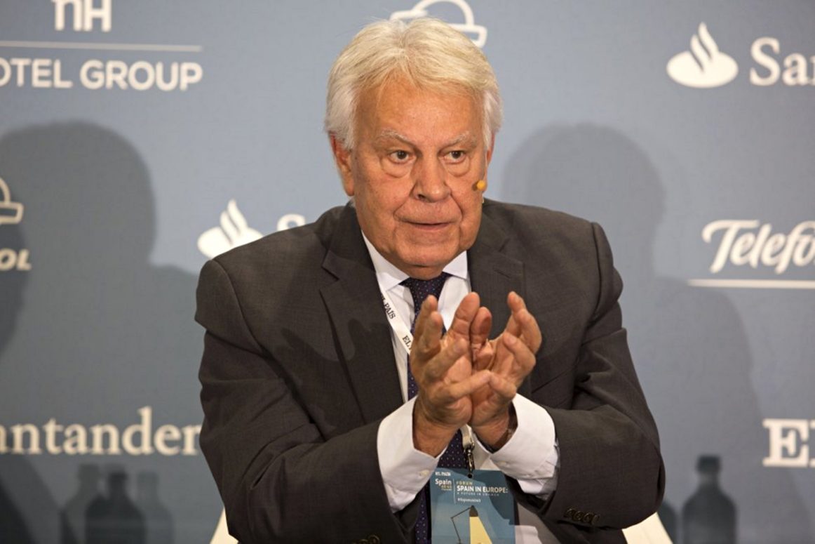 Felipe González a Puigdemont:»La primera obligación de un demócrata es ponerse a disposición de la Justicia si lo busca»